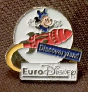 Pin's Esso Euro Disney Discoveryland (01)